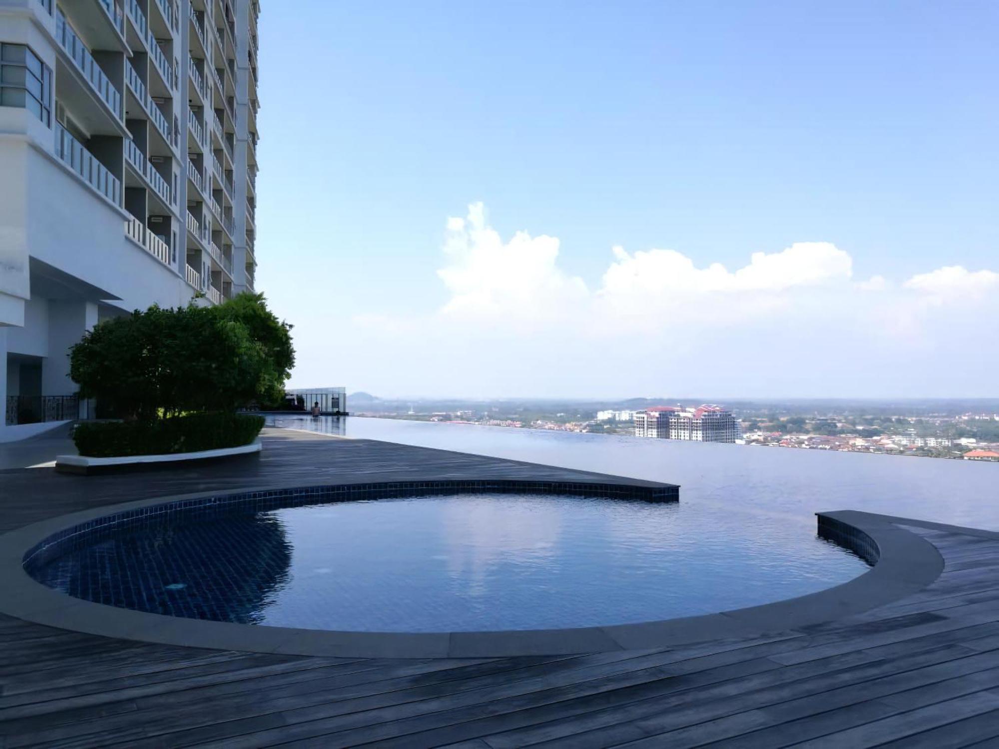 Attic Home Melaka Silverscape Residence & Jonker Exterior photo