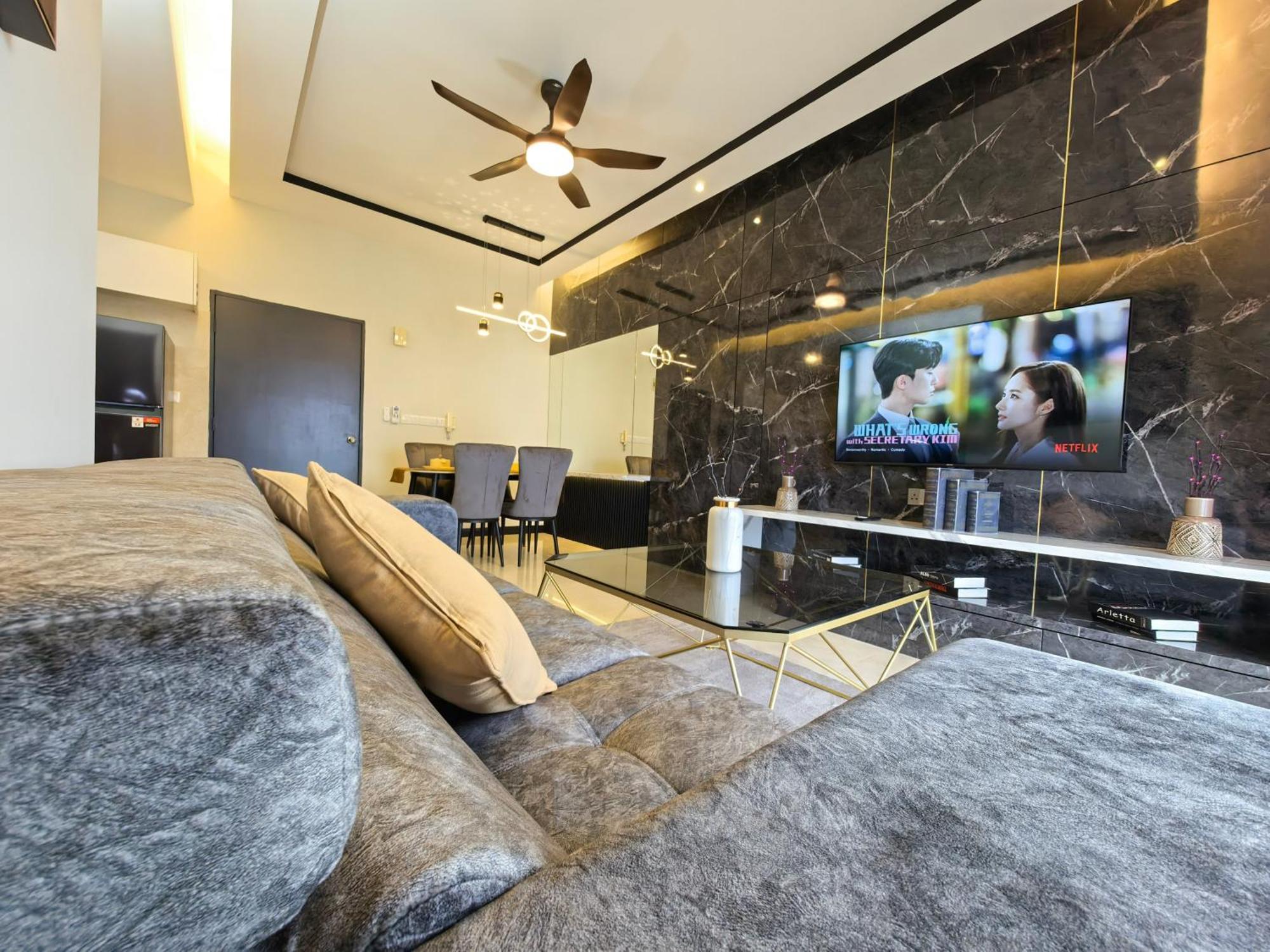 Attic Home Melaka Silverscape Residence & Jonker Exterior photo